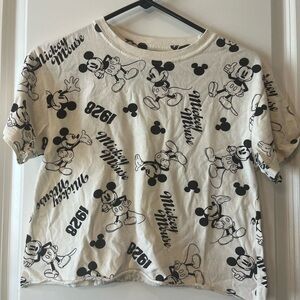 Disney Cropped XS tshirt cream with black EUC